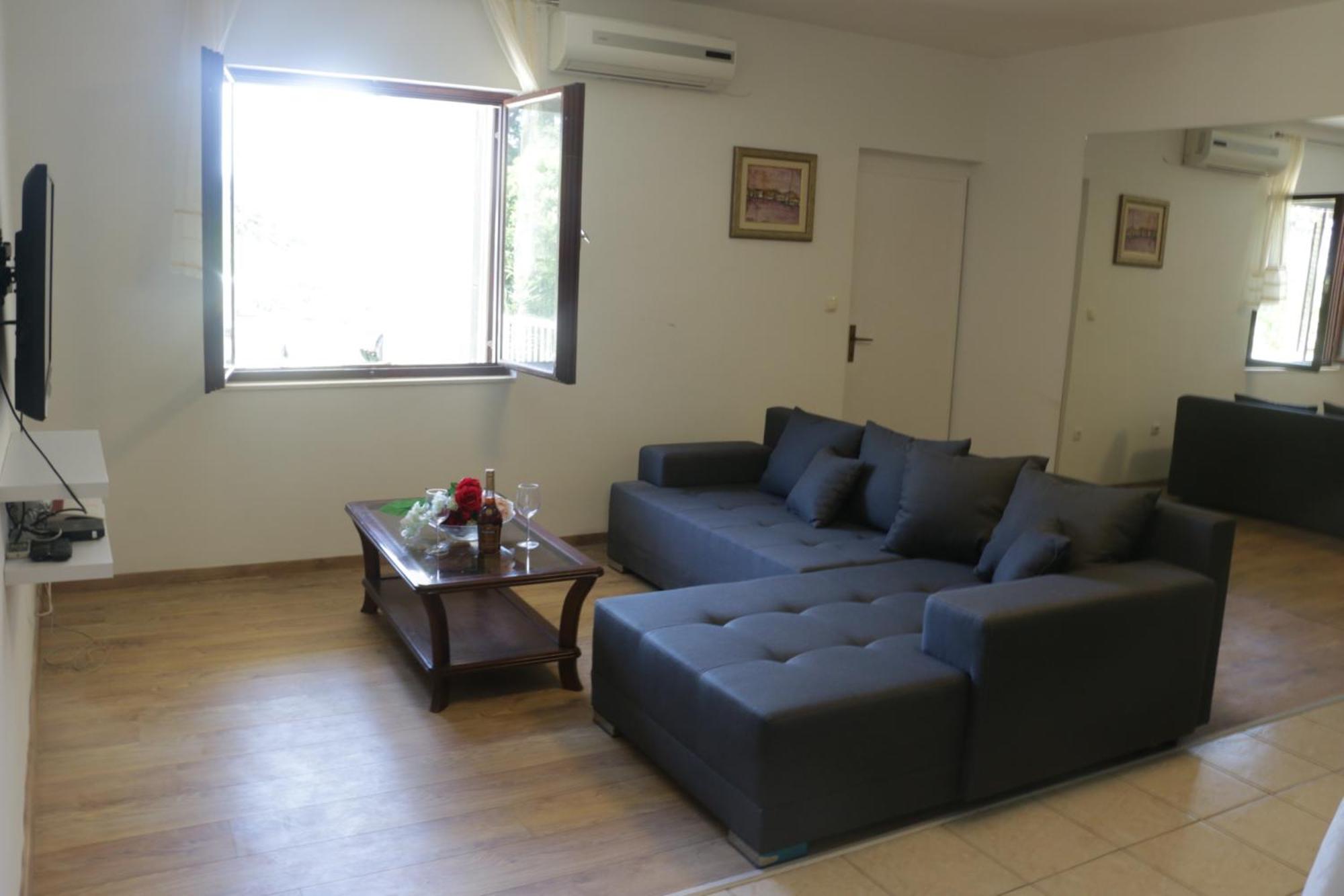Beachfront Apartment Drazen, With Garden And Parking Сплит Екстериор снимка