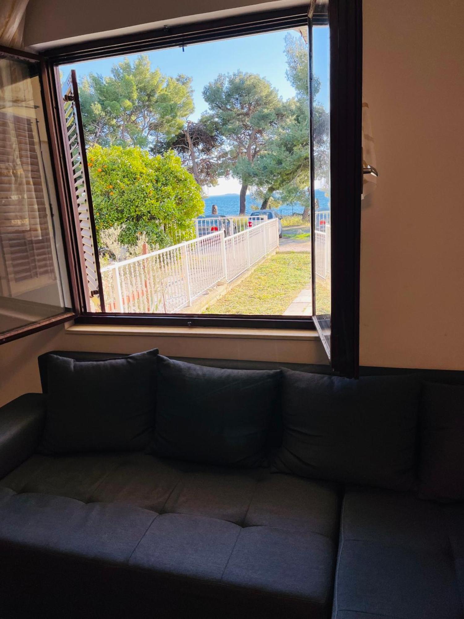 Beachfront Apartment Drazen, With Garden And Parking Сплит Екстериор снимка