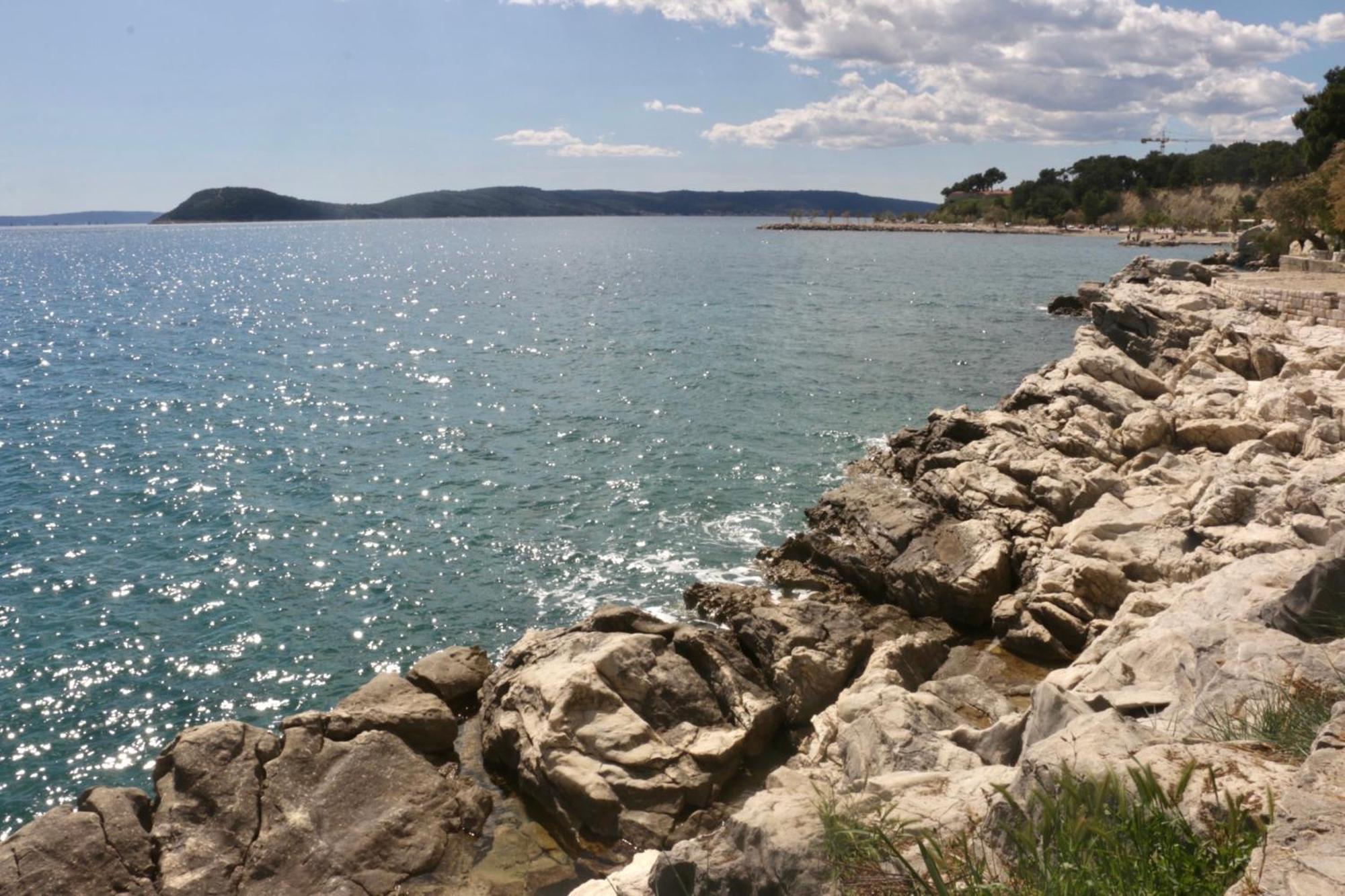 Beachfront Apartment Drazen, With Garden And Parking Сплит Екстериор снимка