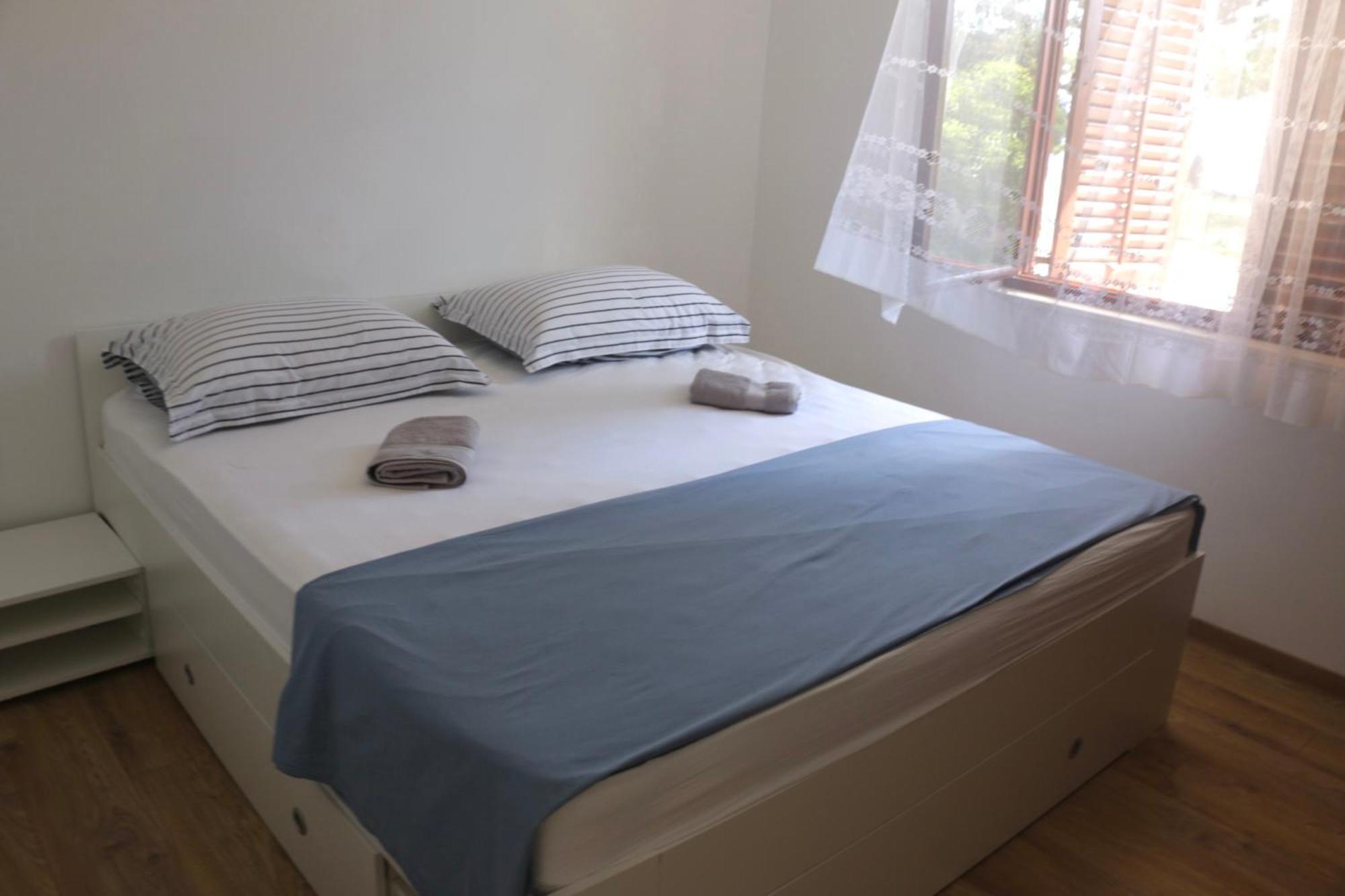Beachfront Apartment Drazen, With Garden And Parking Сплит Екстериор снимка