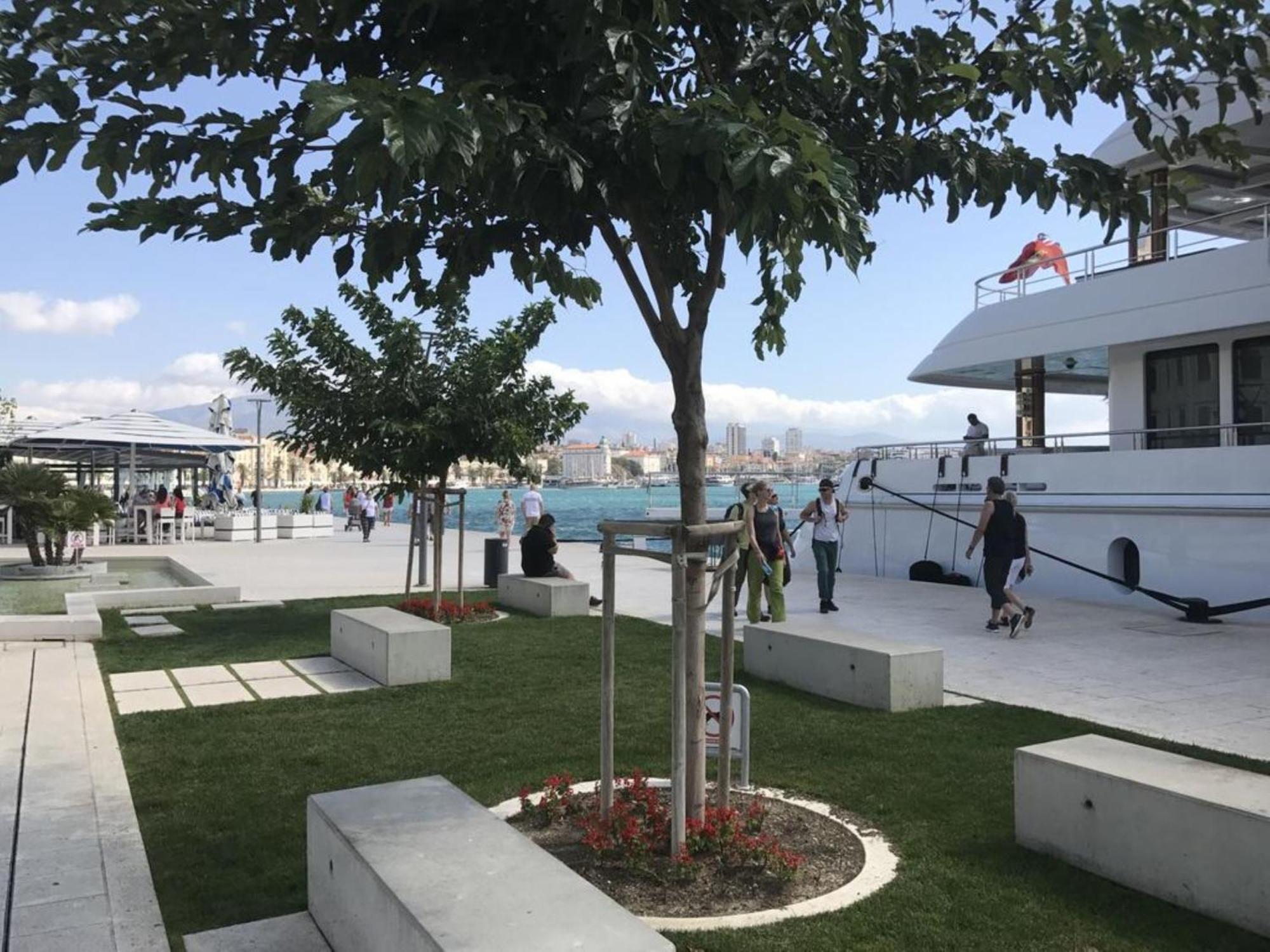 Beachfront Apartment Drazen, With Garden And Parking Сплит Екстериор снимка