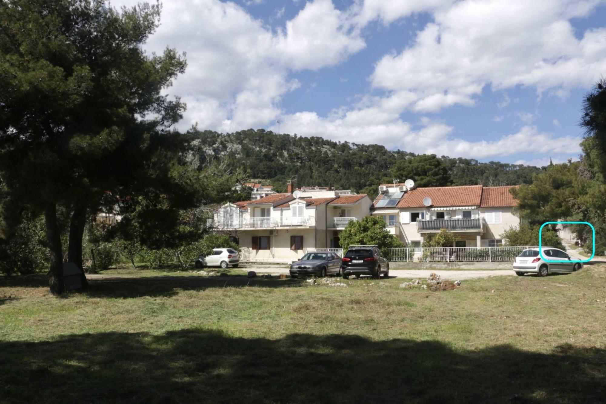 Beachfront Apartment Drazen, With Garden And Parking Сплит Екстериор снимка