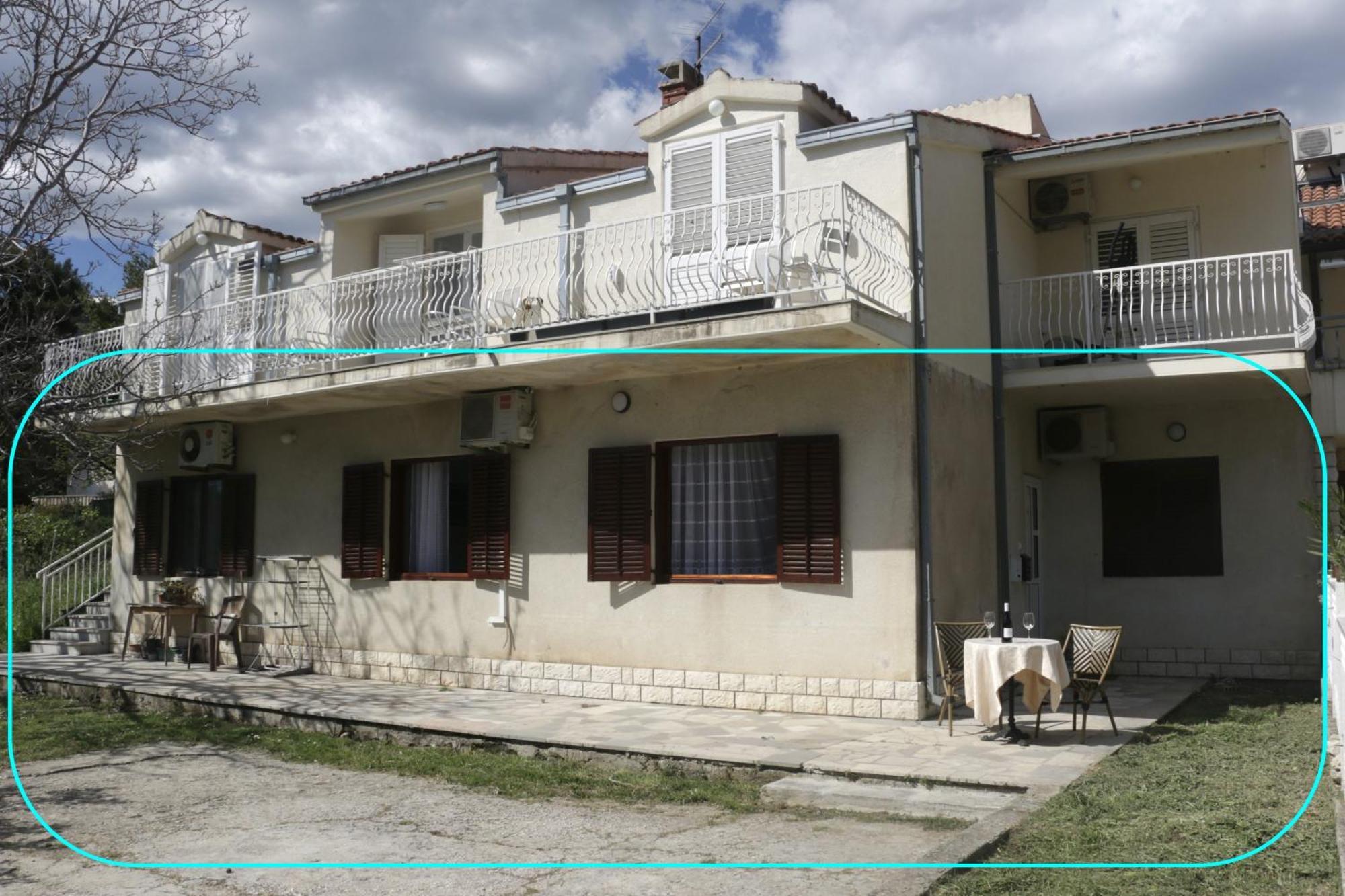 Beachfront Apartment Drazen, With Garden And Parking Сплит Екстериор снимка