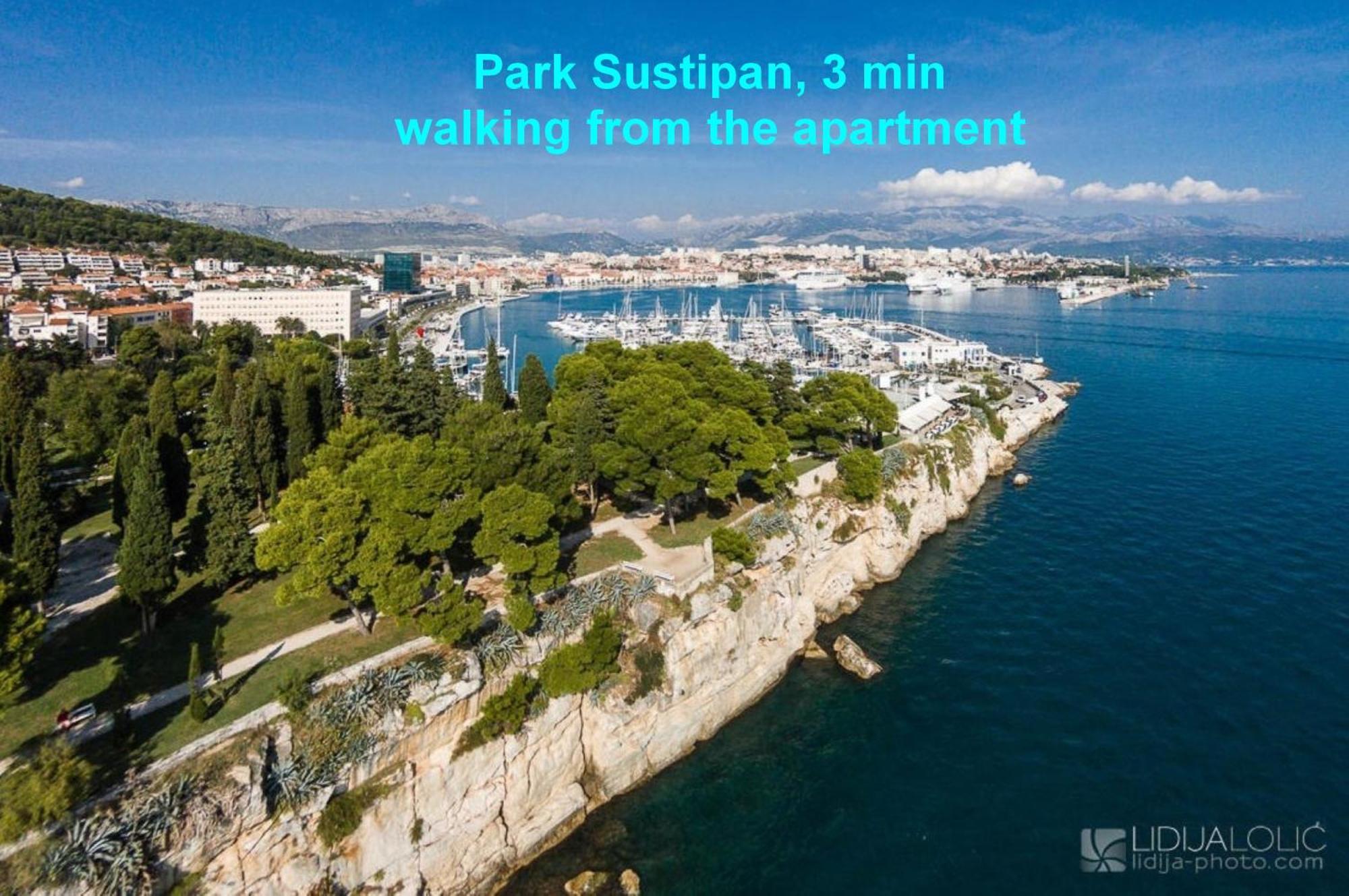 Beachfront Apartment Drazen, With Garden And Parking Сплит Екстериор снимка