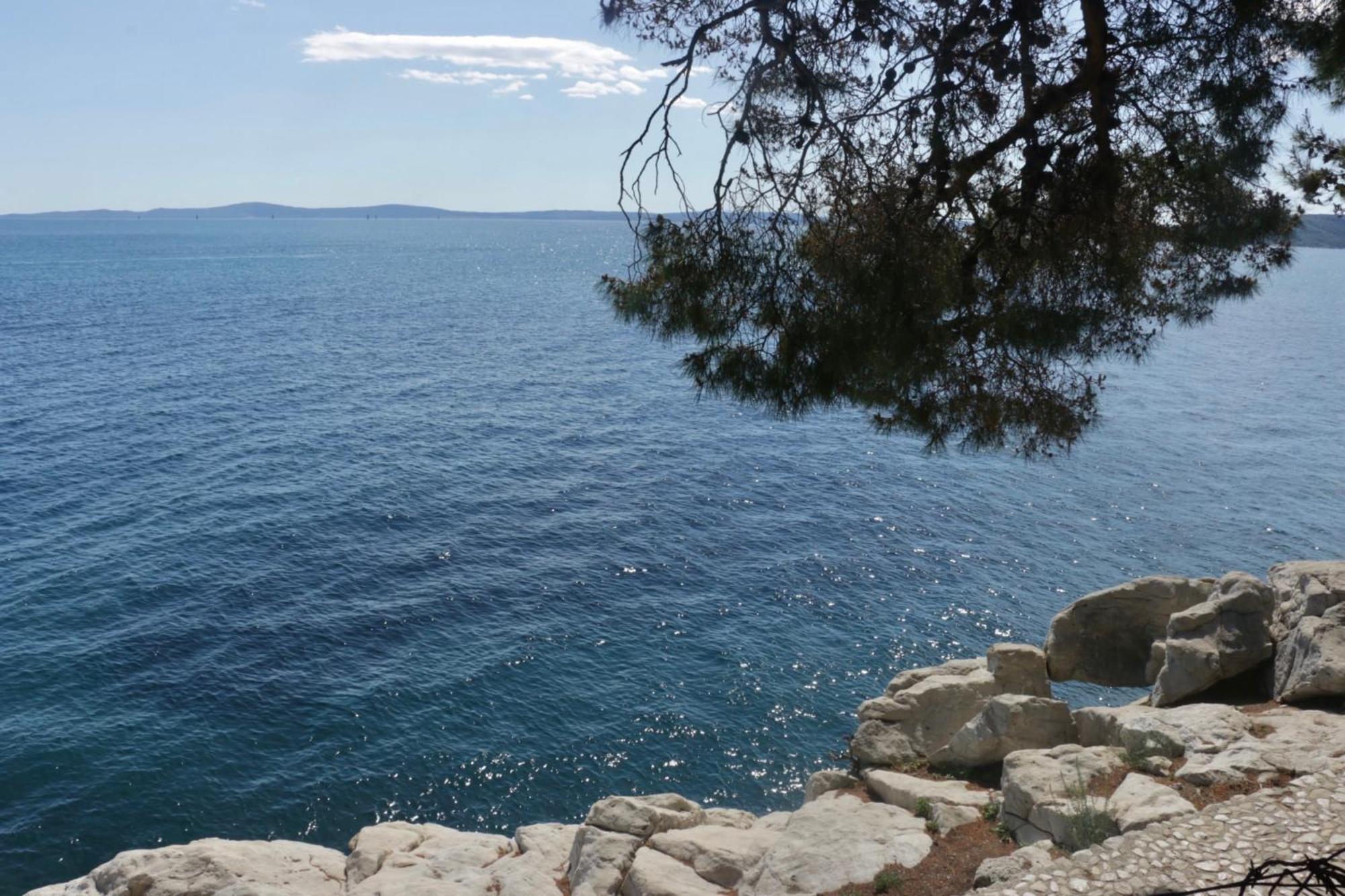 Beachfront Apartment Drazen, With Garden And Parking Сплит Екстериор снимка