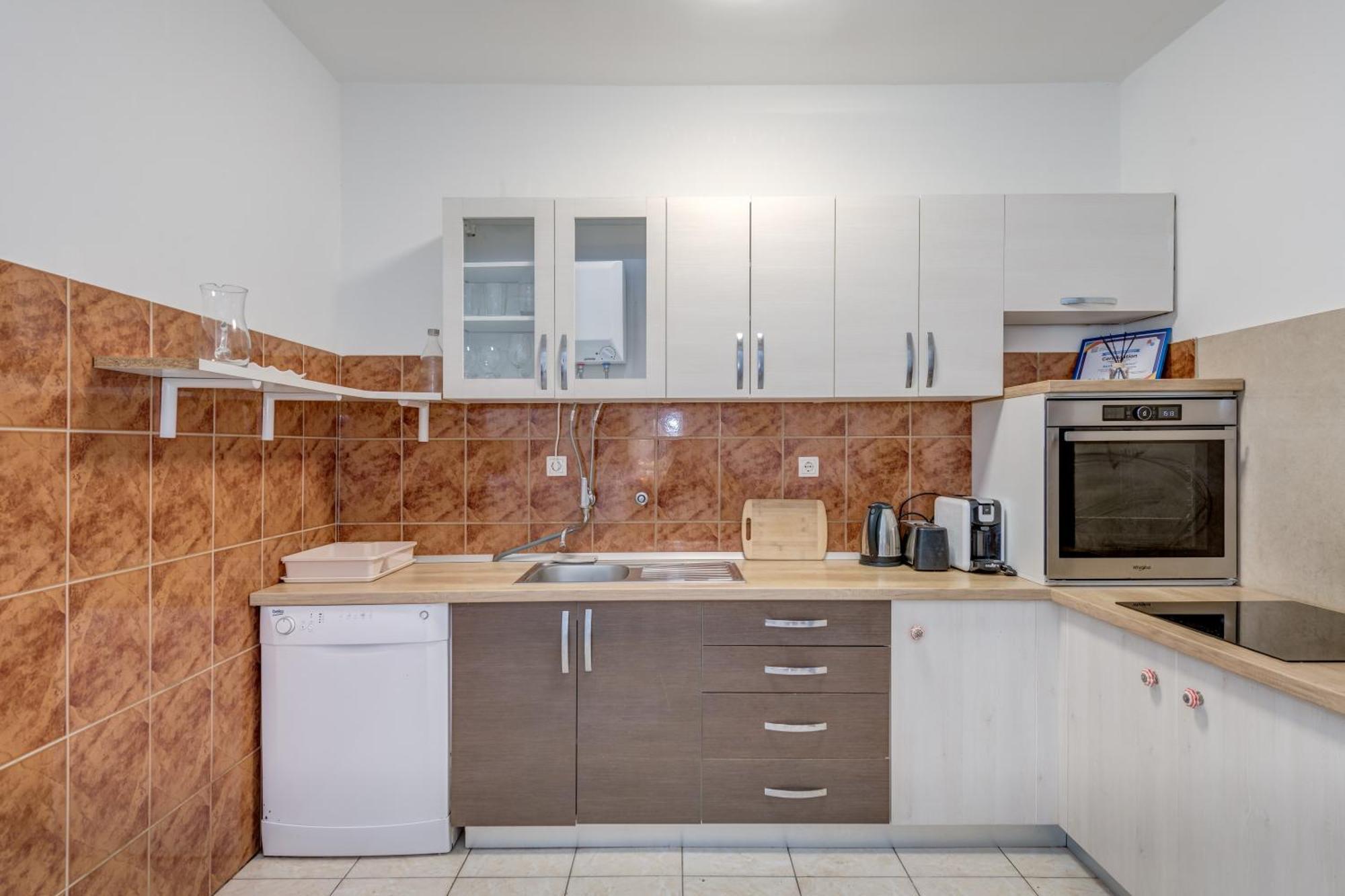 Beachfront Apartment Drazen, With Garden And Parking Сплит Екстериор снимка