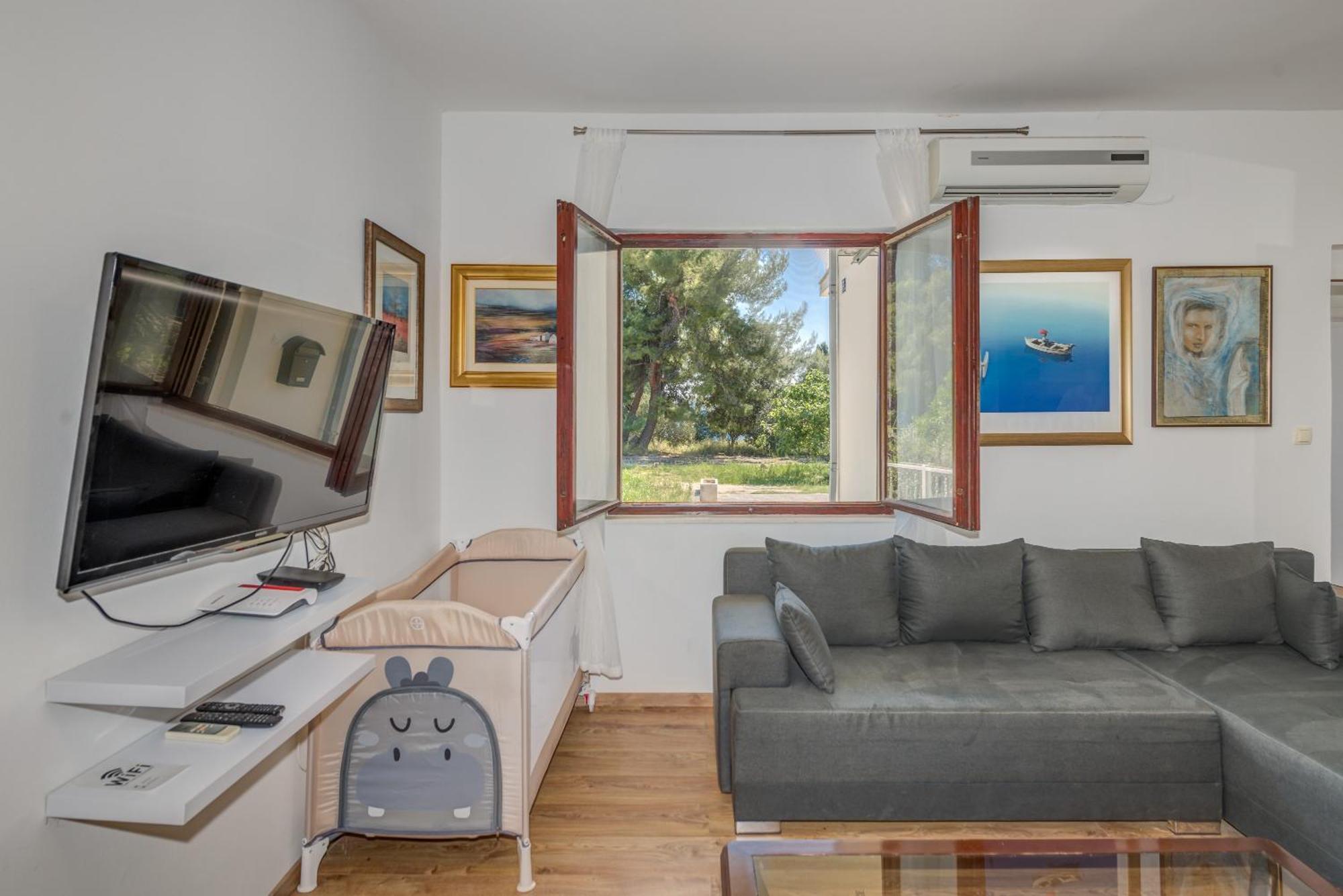 Beachfront Apartment Drazen, With Garden And Parking Сплит Екстериор снимка