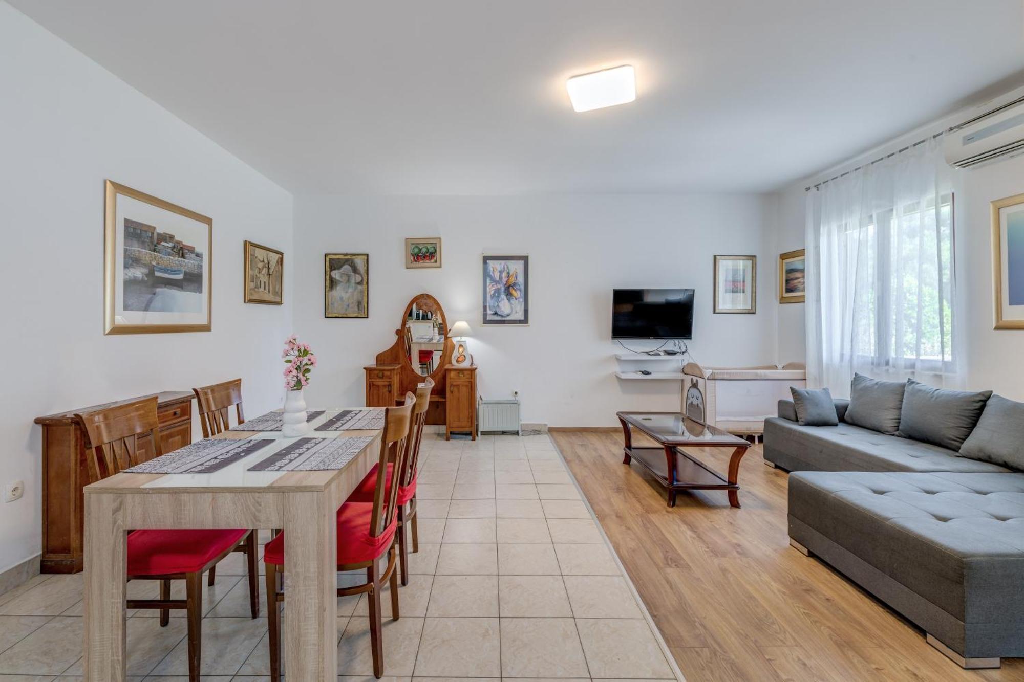 Beachfront Apartment Drazen, With Garden And Parking Сплит Екстериор снимка