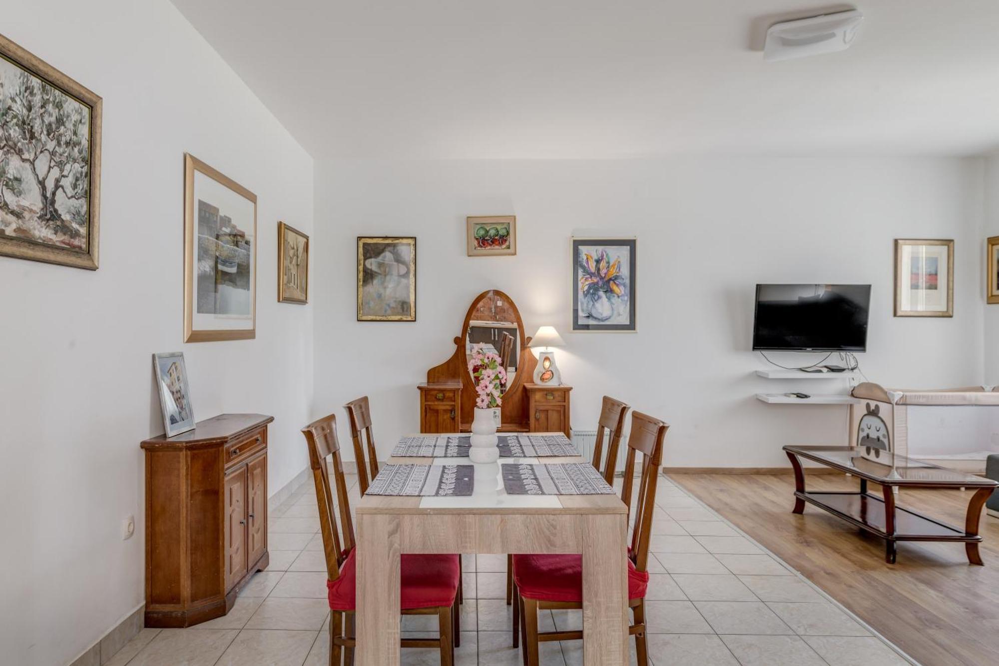 Beachfront Apartment Drazen, With Garden And Parking Сплит Екстериор снимка