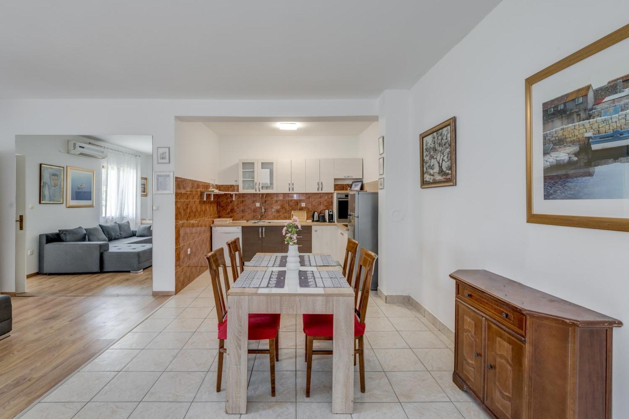 Beachfront Apartment Drazen, With Garden And Parking Сплит Екстериор снимка