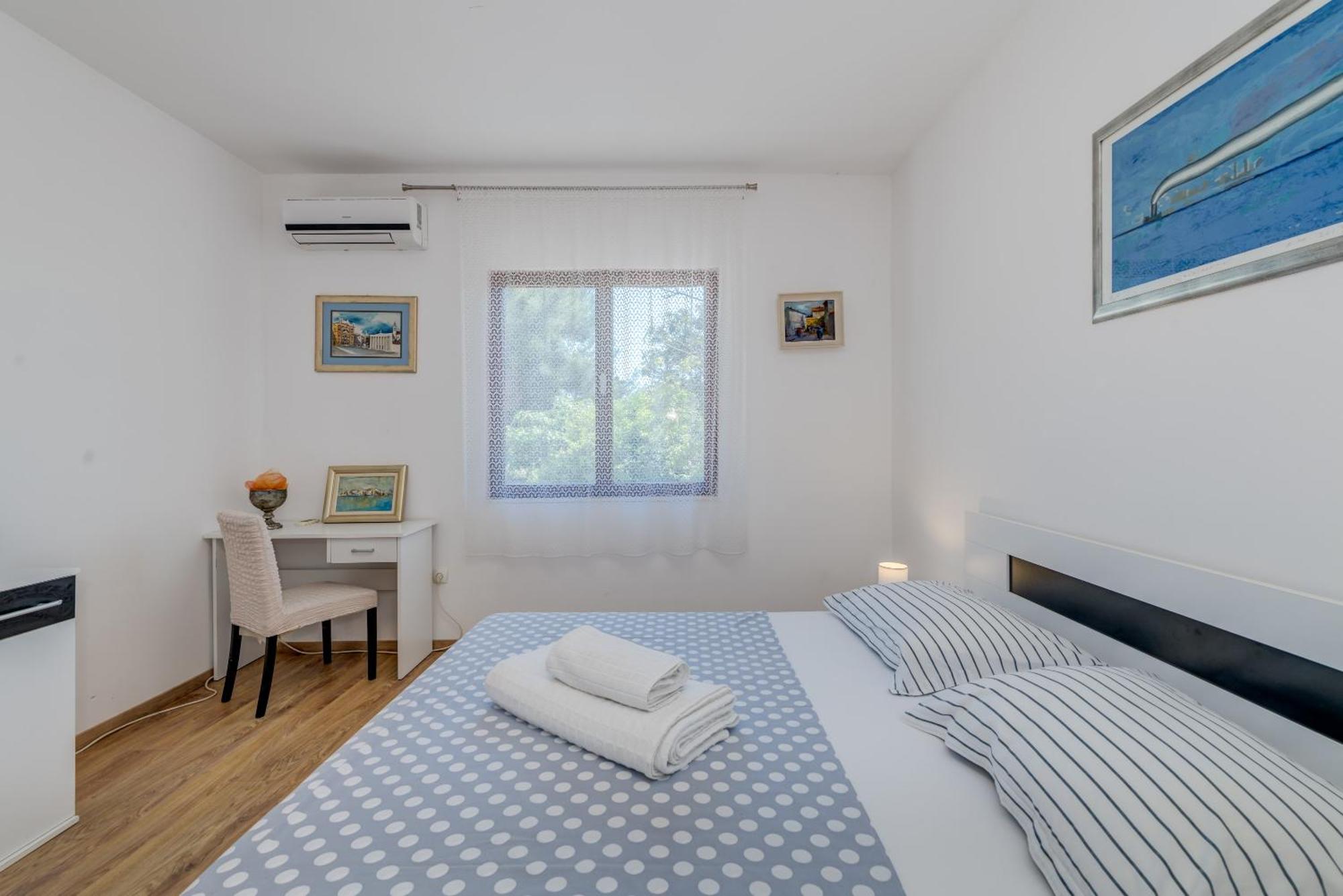 Beachfront Apartment Drazen, With Garden And Parking Сплит Екстериор снимка