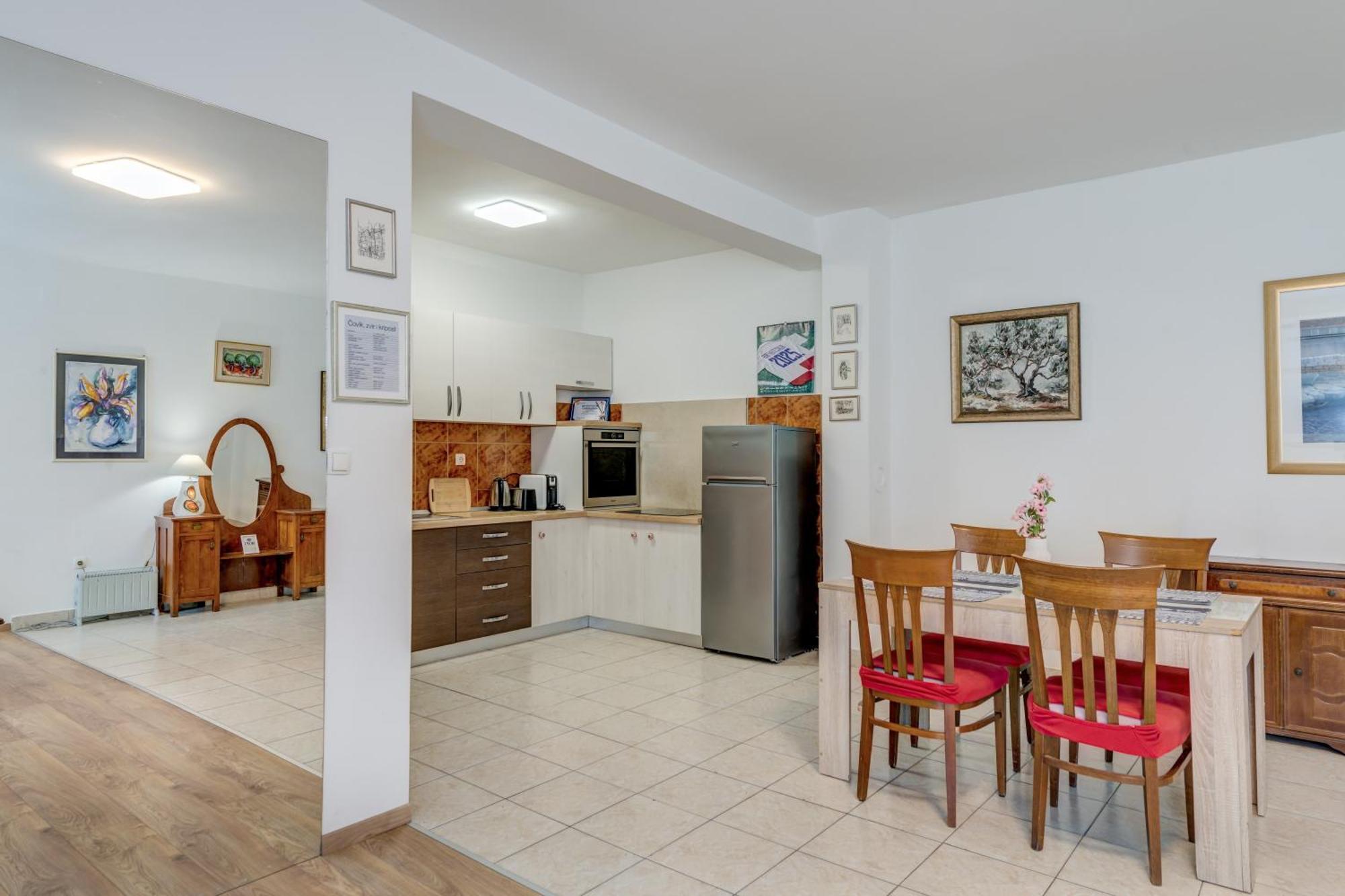 Beachfront Apartment Drazen, With Garden And Parking Сплит Екстериор снимка