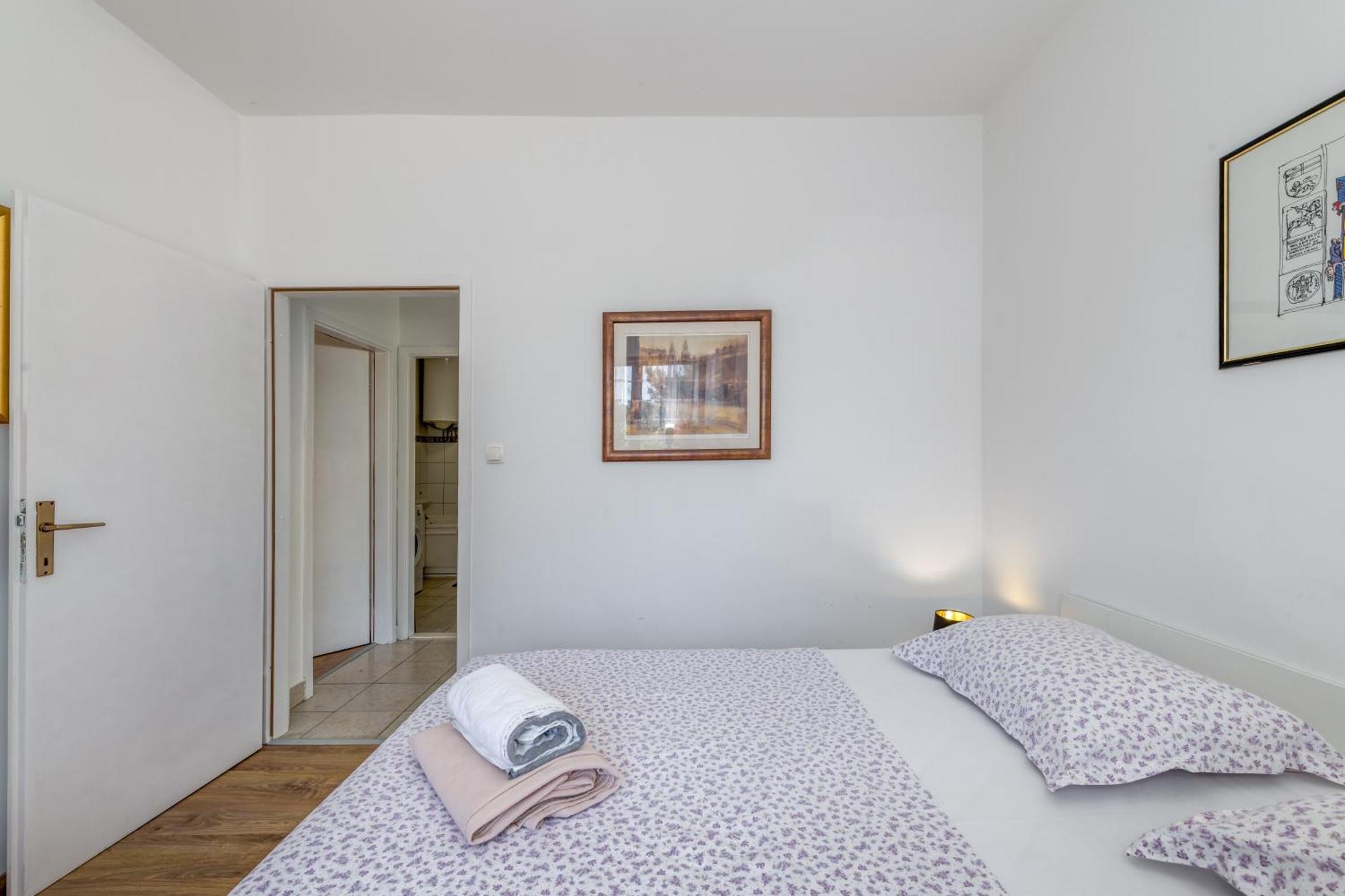 Beachfront Apartment Drazen, With Garden And Parking Сплит Екстериор снимка