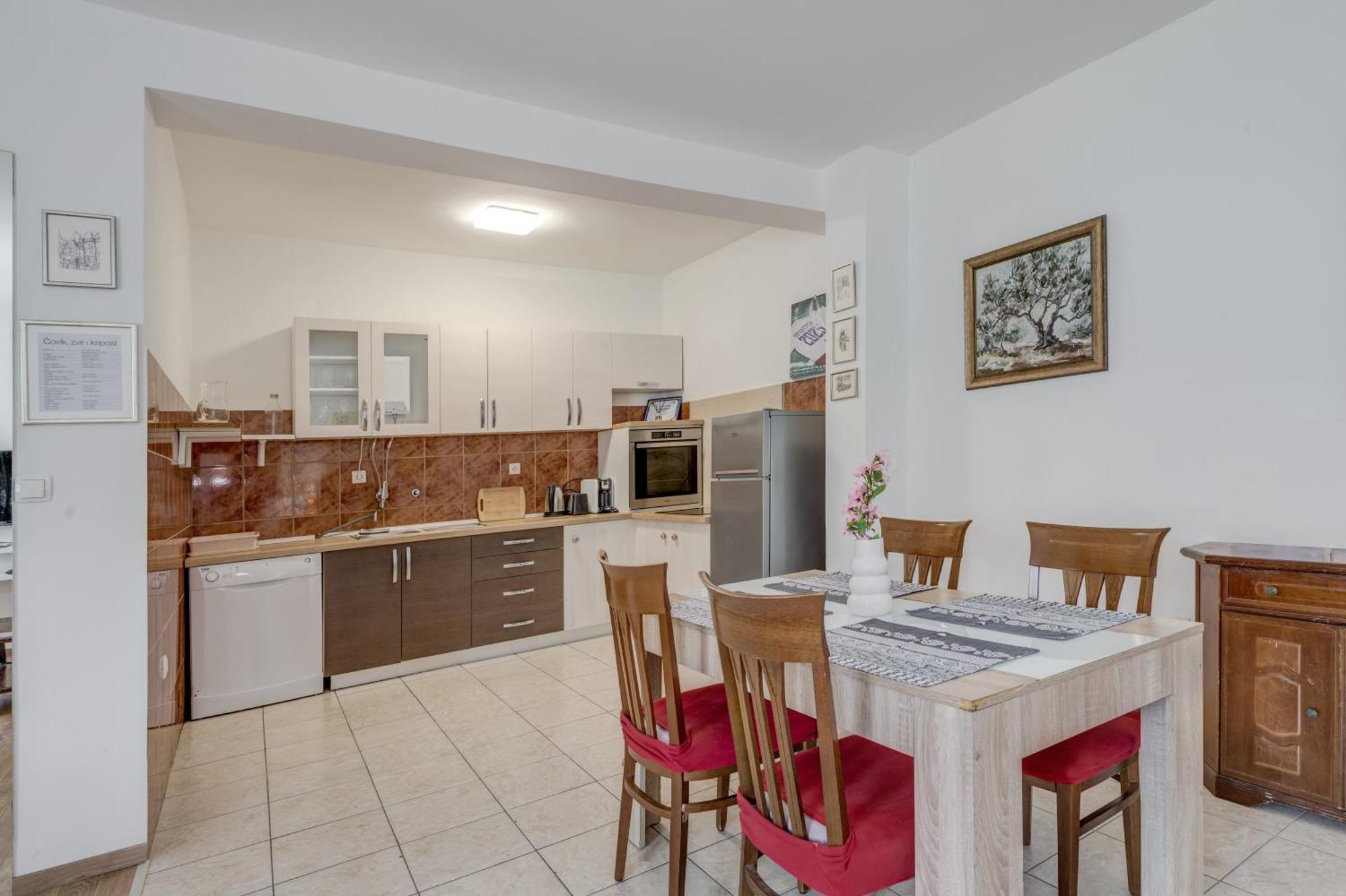Beachfront Apartment Drazen, With Garden And Parking Сплит Екстериор снимка