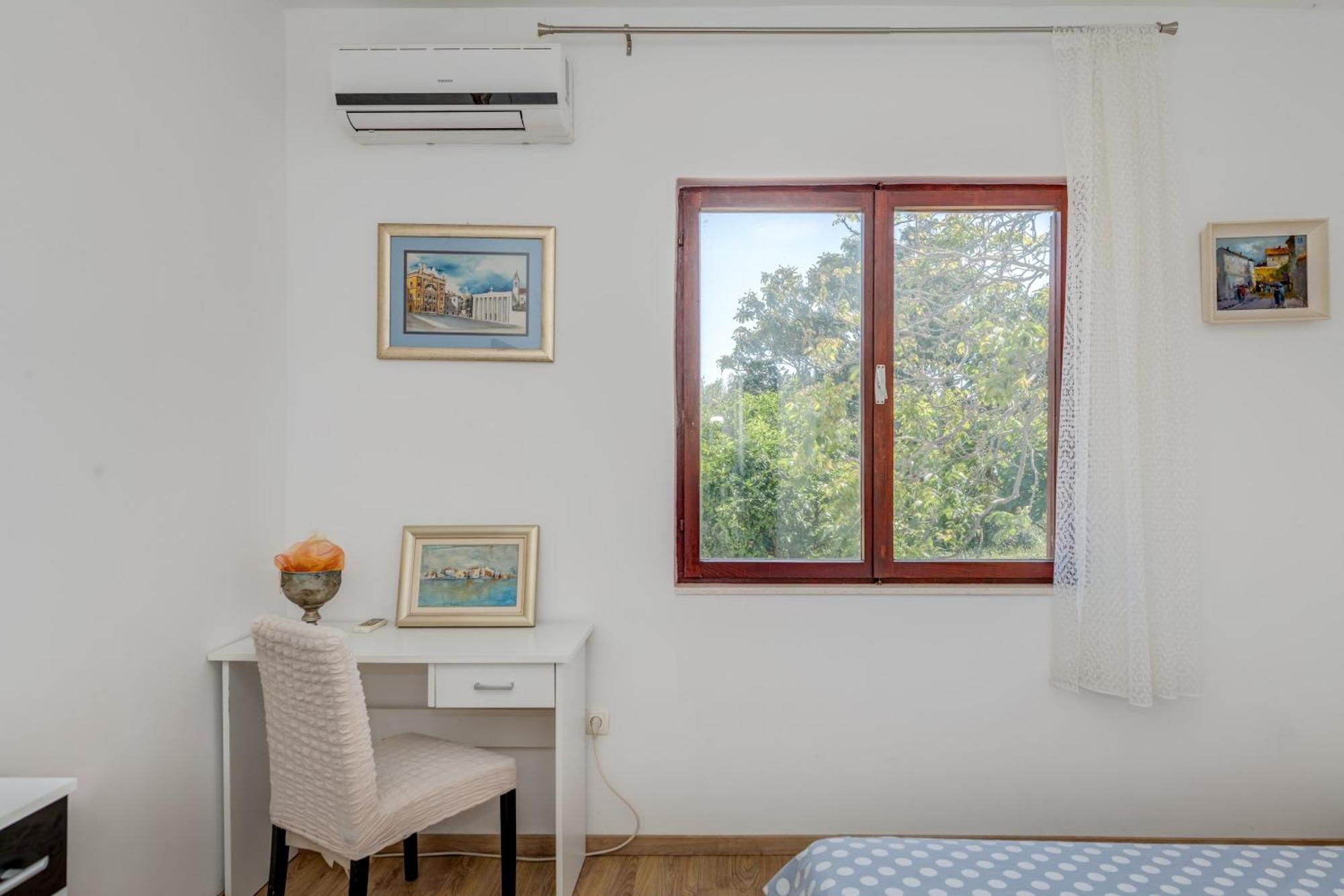 Beachfront Apartment Drazen, With Garden And Parking Сплит Екстериор снимка